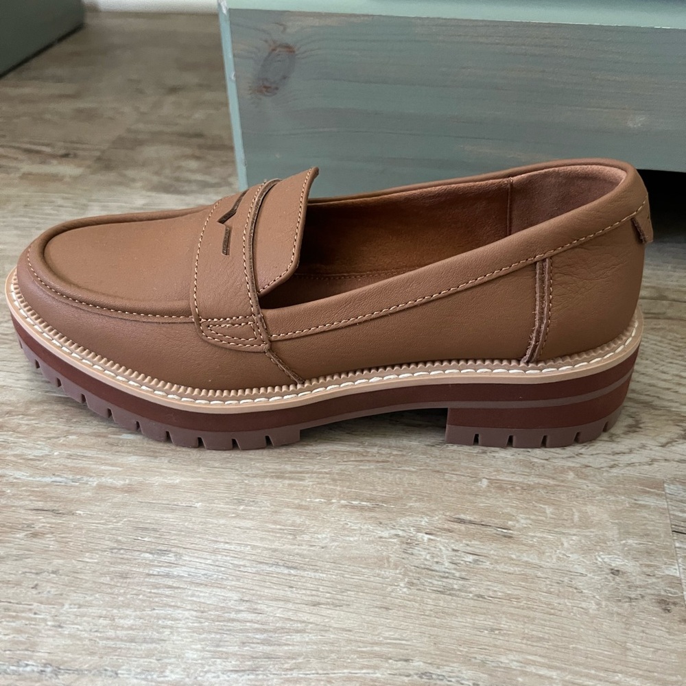 NEW Ladies TOMS Sz 6.5 Camel Leather Chunky Loafer